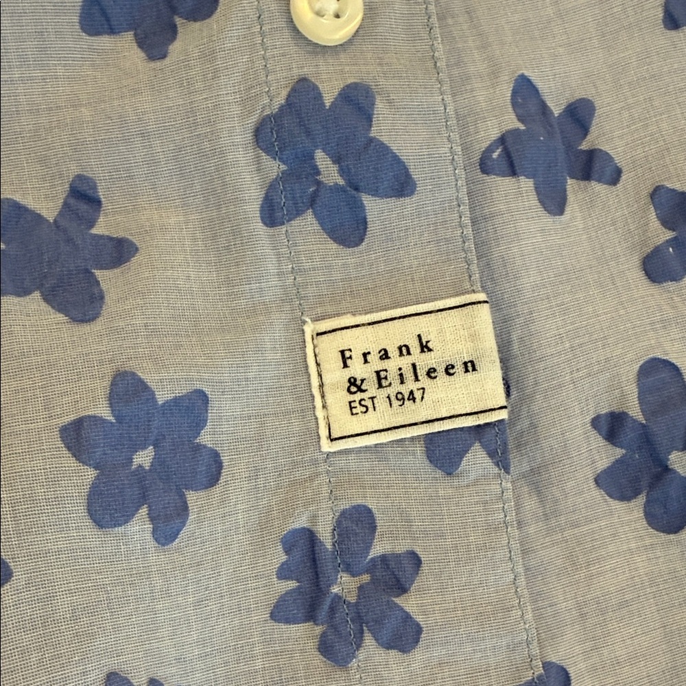 Frank & Eileen Light Blue Shirt with Floral Print Small - Picture 5 of 7